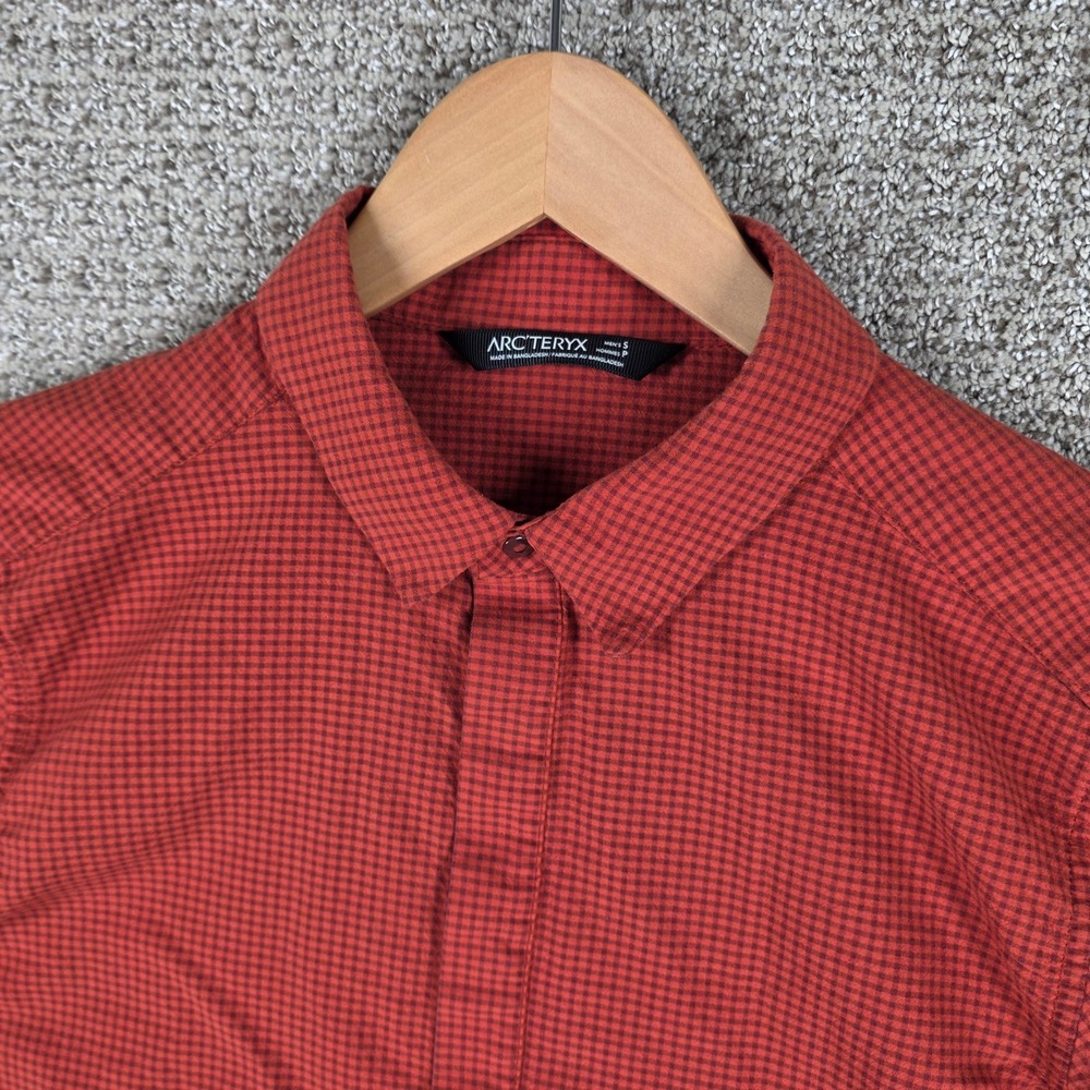 Arcteryx Revvy SS Shirt Mens Small Red Gingham Plaid Short Sleeve Snap Front
